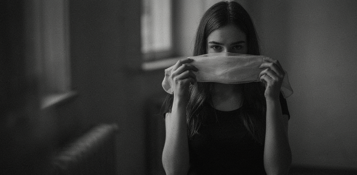 Best Aesthetic Hidden Face Girl Pic Black and White