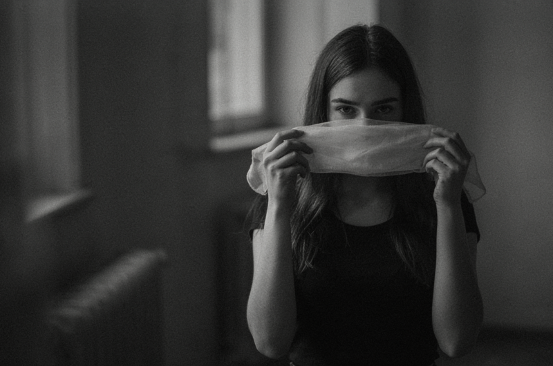 Best Aesthetic Hidden Face Girl Pic Black and White